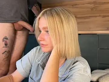 Stripchat Live Sex Cam of Adelovenick