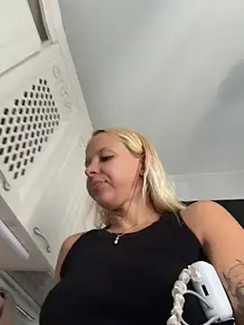 Stripchat Live Sex of LikaCat