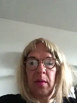 Stripchat Live Sex of simone_xdressing