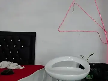 Stripchat Free Porn Cam of Damian_hart_24CM