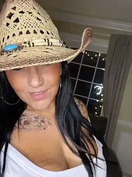 Stripchat Live Sex Cam of LittleMissEeve