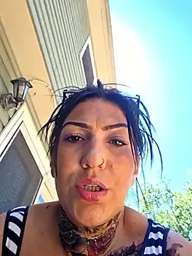 Stripchat Sex Cam of LittleMissEeve