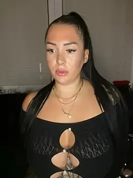 Stripchat Live Sex Cam of Mia-Bremer