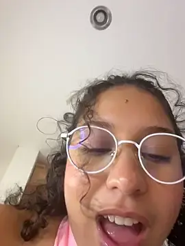 Stripchat Best Webcam of Shara_dreams