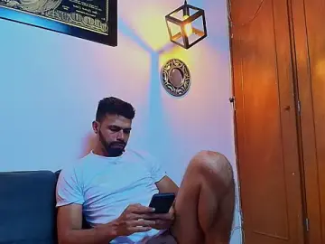 Stripchat Free Porn Cam of max_ashley_mds