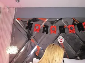 Stripchat Sex Cam of CoraimaSahin