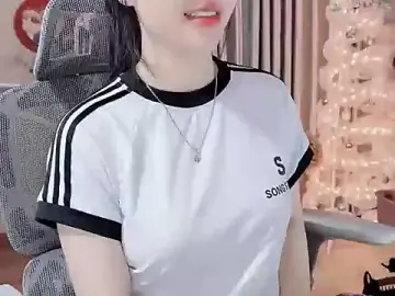 Stripchat Best live sex cam show of Aelyn_Rae