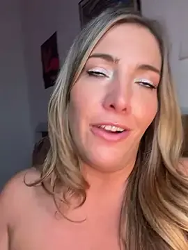 Stripchat Nude Webcam of hollyharmd