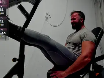 Stripchat Live Sex Cam of David_Big_Daddy