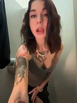 Stripchat Adult Webcam of RosieDesire