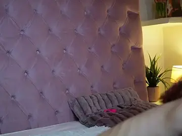 Stripchat Sex Cam of MaiaMini
