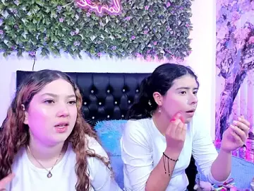 Stripchat Live Sex Cam of valeria_and_zoe