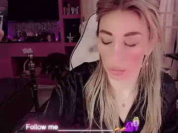 Stripchat Free Live Porn of AnnieGOld_