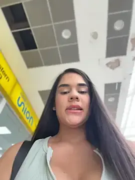 Stripchat Live Sex Cam of BellaLeclair_