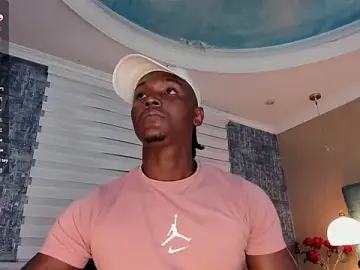 Stripchat Live Sex Cam of DannSmmith