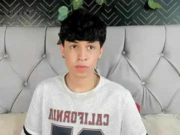 Stripchat Live Sex Cam of Axel__Evans