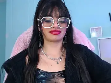 Stripchat Free Live Porn of Emerald_gh