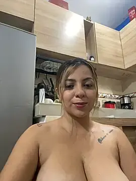 Stripchat Live Porn of nicolsexysquirtt69