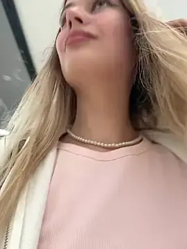 Stripchat Free Porn Cam of blonde_exe
