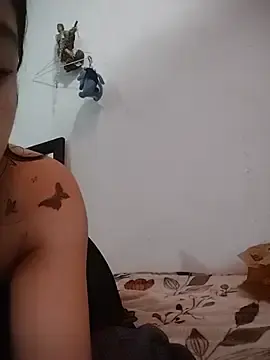Stripchat Live Sex Cam of ElaRuil69