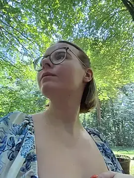 Stripchat Live Sex Cam of LucyFoxLulu