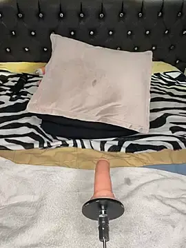 Stripchat Live Sex Cam of Nicky_gh