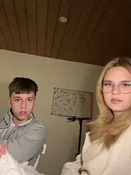 Stripchat Best live sex cam show of YoungGermanKiki18