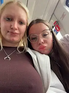 Stripchat Nude Webcam of Elfi_InPublic
