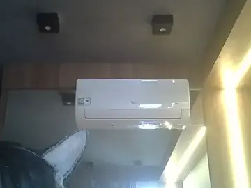 Stripchat Live Sex Cam of SkinnyKitten