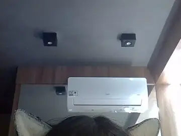 Stripchat Sex Cam of SkinnyKitten