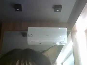 Stripchat Free Porn Cam of SkinnyKitten