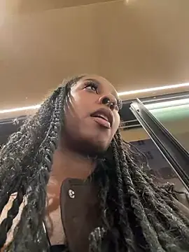 Stripchat Sex Cam of Your_Paris