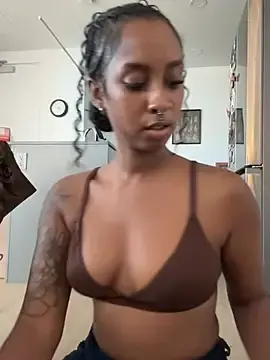 Stripchat Sex Cam of Your_Paris