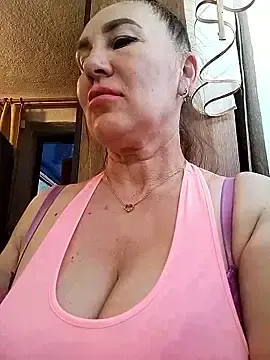 Stripchat Sex Cam of lindaledi2
