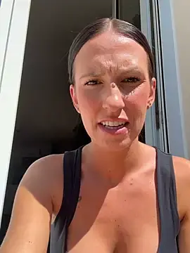 Stripchat Free Live Porn of lola_tentatiion