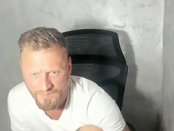 Stripchat Live Sex Cam of 20CMCOCK2026