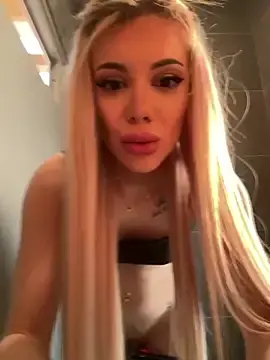 Stripchat Free Porn Cam of AlyssaFoxx_