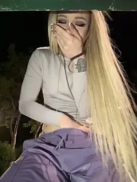 Stripchat Live Sex Cam of AlyssaFoxx_
