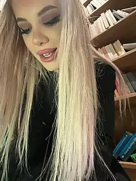 Stripchat Sex Cam of AlyssaFoxx_