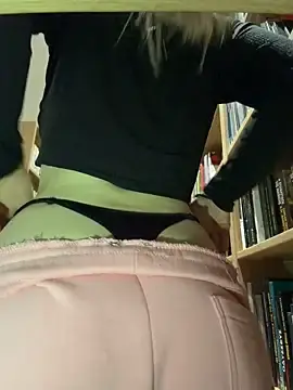 Stripchat Free Porn Cam of AlyssaFoxx_