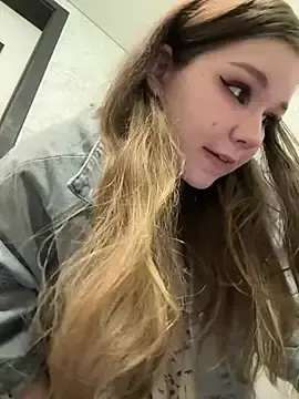 Stripchat Live Sex Cam of PumaShyXD