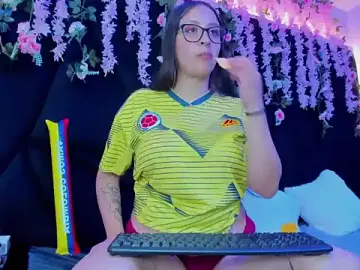 Stripchat Sex Cam of Gabyy_Cooper_
