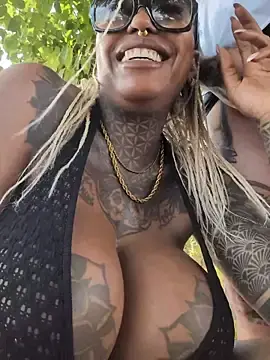 Stripchat Live Sex Cam of DarkDea