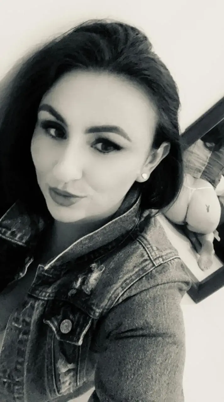 mia_lourence