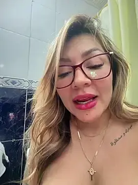 Stripchat Live Sex Cam of DIANITA_1988