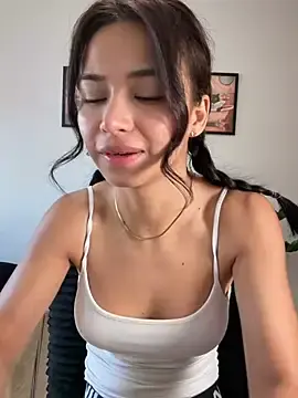 Stripchat Watch Live Sex Cams of Adriennesexxx