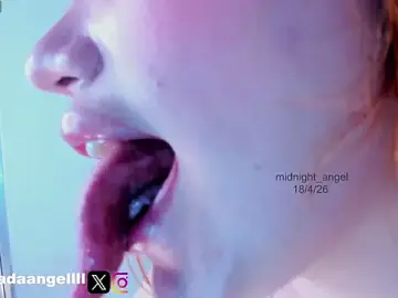 Stripchat Free Live Porn of midnight_angell