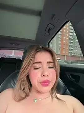 Stripchat Sex Cam of Alirawrz