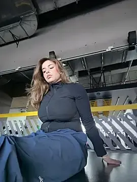 Stripchat Free Live Porn of Alirawrz