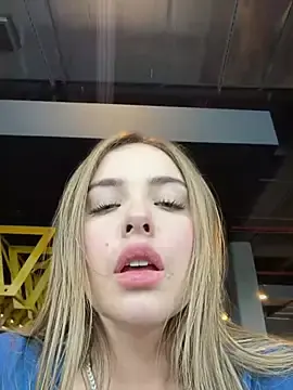 Stripchat Watch Live Sex Cams of Alirawrz